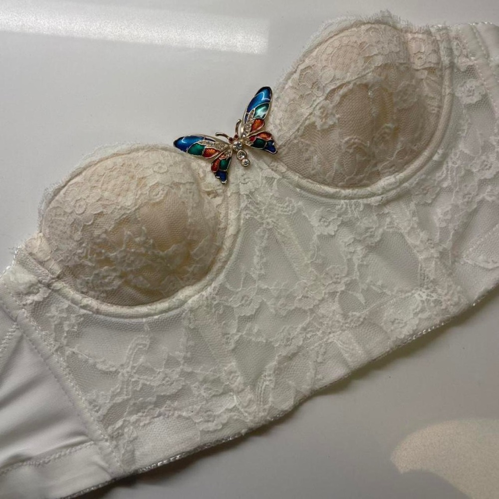 white lace bustier